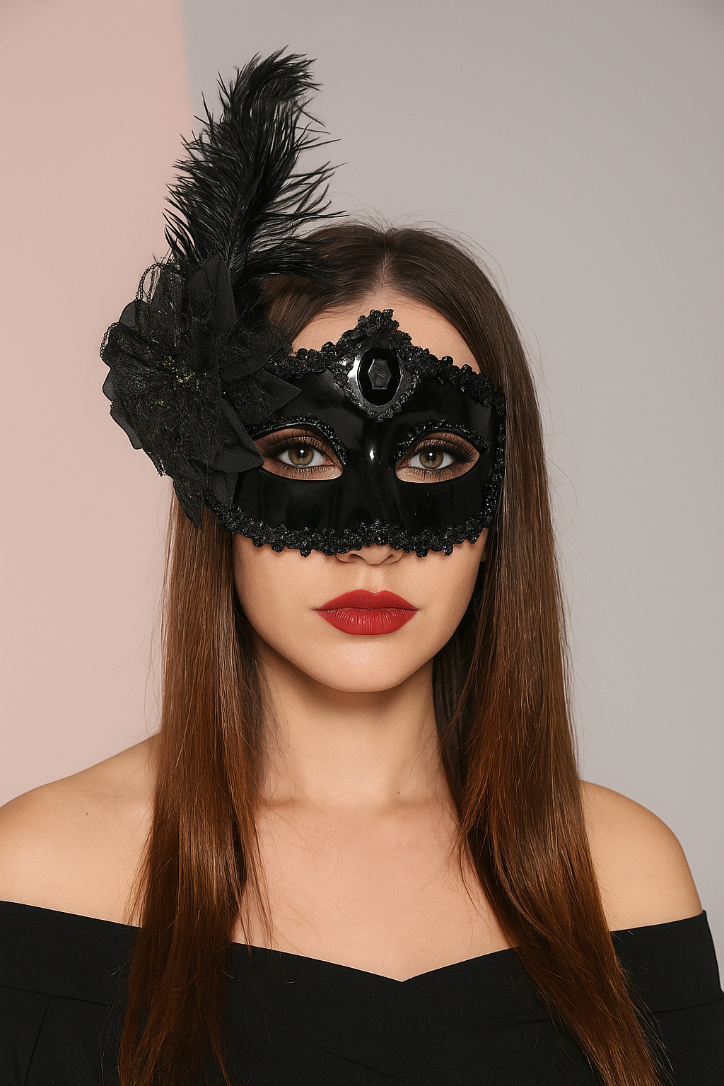 Antifaz con strass y pluma